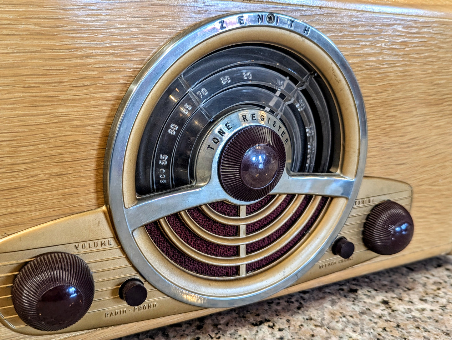 1940s Zenith Model 6R886