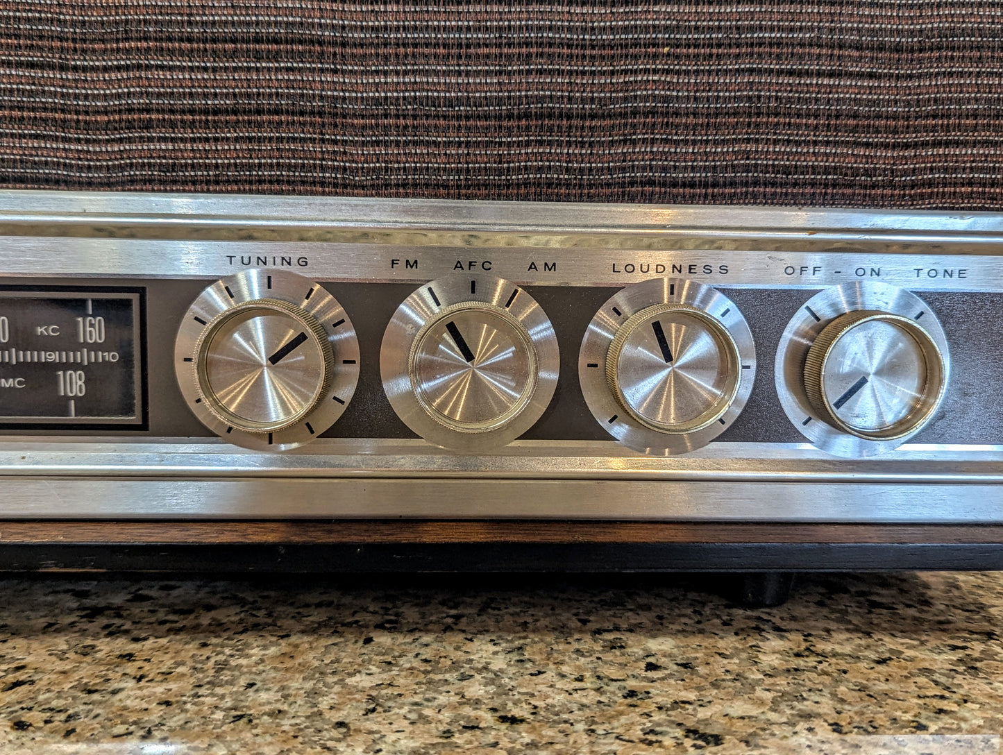 1960s Magnavox Grand Classic Radio